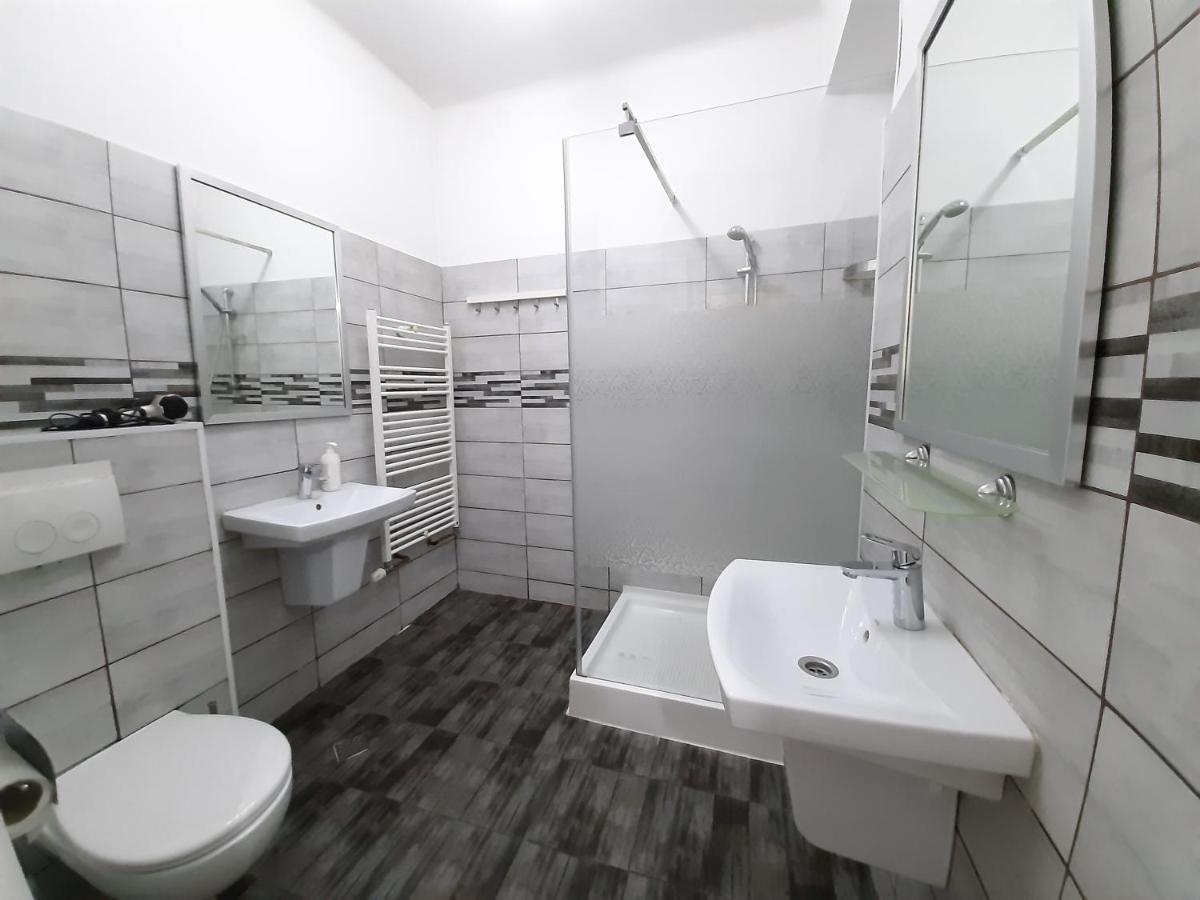 Four Rooms Apartment Central Bükreş Dış mekan fotoğraf